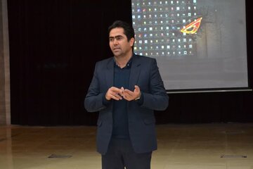 توجه به آموزش، پایه و اساس رشد هنری در شهرستانها است توجه به آموزش، پایه و اساس رشد هنری در شهرستانها است