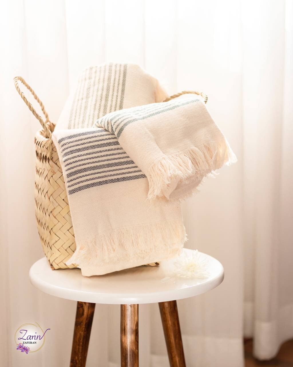 دستبافتههایی از عشق و پنبه/ یک کسبوکار موفق با طرفدارانی در داخل و خارج از کشور/ «شغل اولم مادری است»