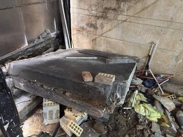 تخریب دیوار یک ساختمان در خیابان ولیعصر تخریب دیوار یک ساختمان در خیابان ولیعصر