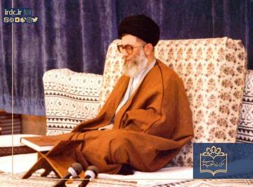 تصاویری از رهبری و محافل انس با قرآن در گذر زمان