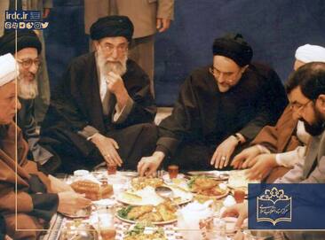 تصاویری از رهبری و محافل انس با قرآن در گذر زمان
