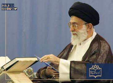 تصاویری از رهبری و محافل انس با قرآن در گذر زمان