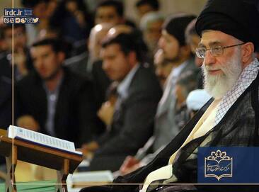 تصاویری از رهبری و محافل انس با قرآن در گذر زمان