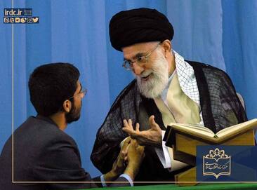 تصاویری از رهبری و محافل انس با قرآن در گذر زمان