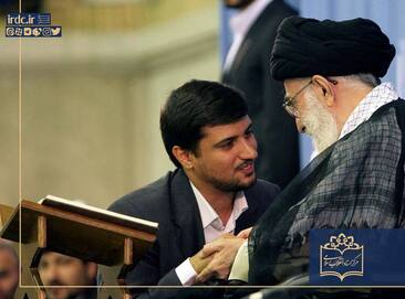 تصاویری از رهبری و محافل انس با قرآن در گذر زمان