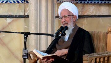 پس لرزه تجمع در برابر خانه آیت الله جوادی آملی/ خود را مسلمان تر از مرجع تقلیدی می دانید که ۸۰ جلد تفسیر قرآن نوشته است؟ پس لرزه تجمع در برابر خانه آیت الله جوادی آملی/ خود را مسلمان تر از مرجع تقلیدی می دانید که ۸۰ جلد تفسیر قرآن نوشته است؟