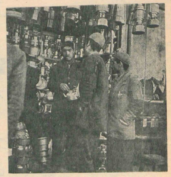 عکس | سفر به تهران قدیم؛ تکاپوی شب عید در دهه سی