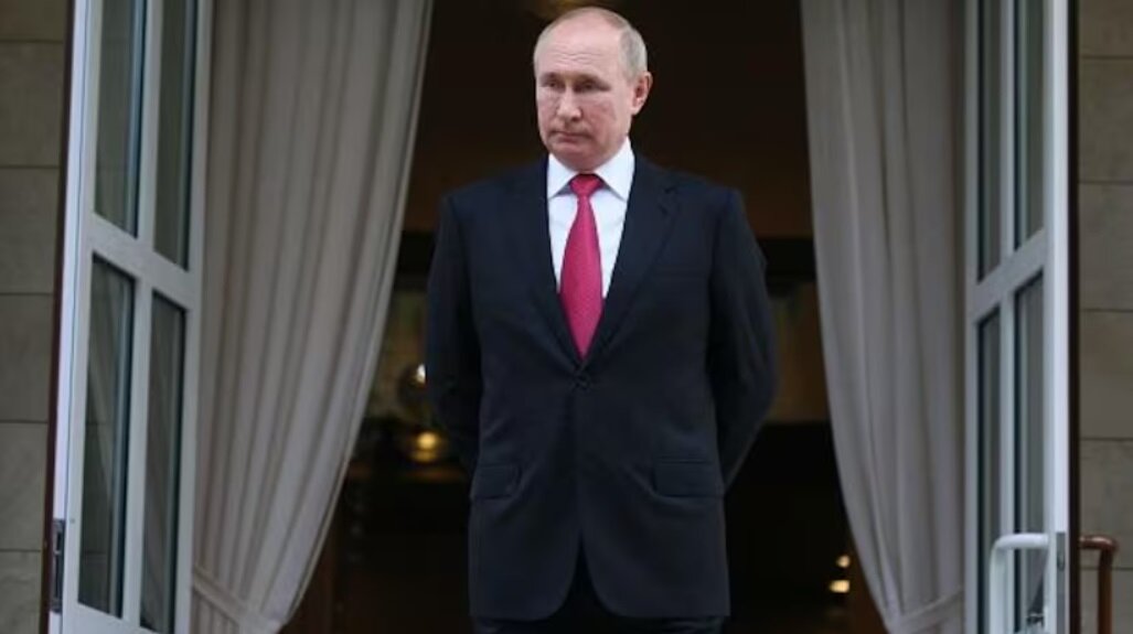 عکس/ چارلز، پادشاه بریتانیا در کناره ولادیمیر پوتین در کشور روسیه؛ مربوط به سال ۱۳۷۳. عکس/ چارلز، پادشاه بریتانیا در کناره ولادیمیر پوتین در کشور روسیه؛ مربوط به سال ۱۳۷۳.