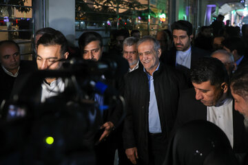 عکسی از حضور سرزده مسعود پزشکیان در بازار رودهن