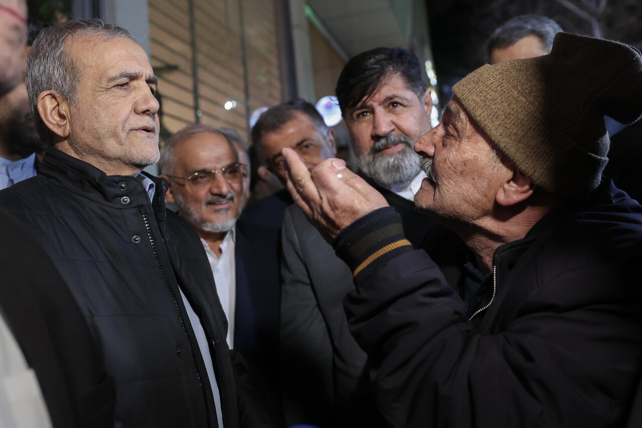 عکسی از حضور سرزده مسعود پزشکیان در بازار رودهن