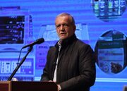 روزنامه اطلاعات: کسانی که چای دبش نوش جان کرده اند مقابل پزشکیان ایستاده‌اند / اگر او محکم در برابر زیاده‌خواهان و کاسبان نایستد، وفاق چه معنایی دارد؟