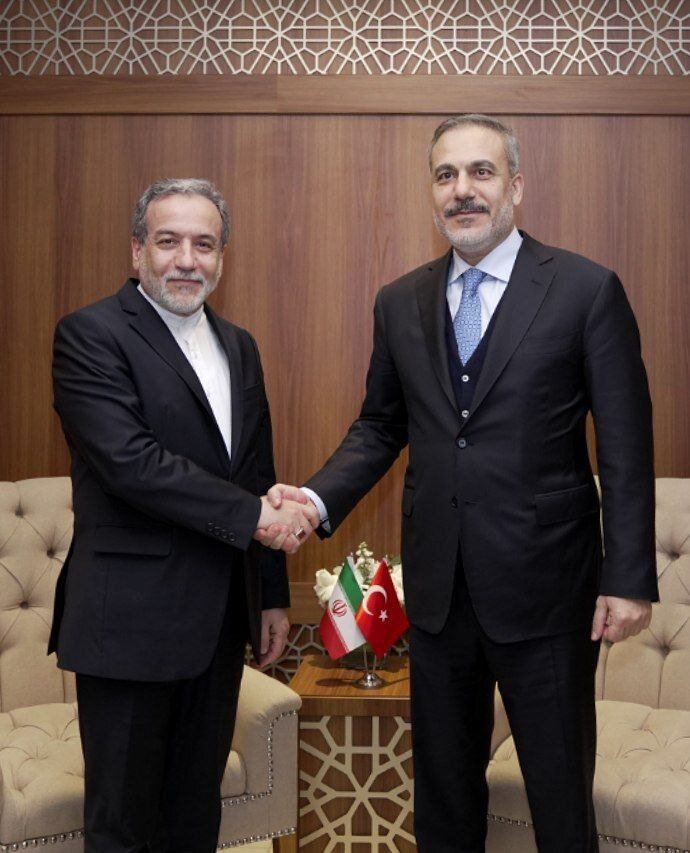 دیدار عراقچی با وزیرخارجه ترکیه در جده