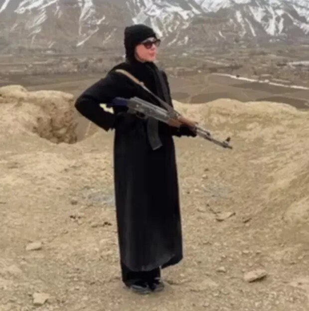 تصاویر پر سر و صدای بازیگر فیلمهای مبتذل در افغانستان/عکس