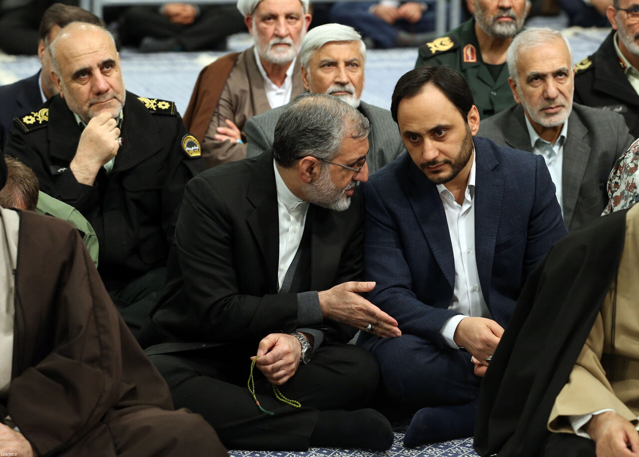 تصویری از سعید جلیلی، محمد غرضی و حجت الله عبدالملکی در یک قاب/ گفتوگوی سخنگو و رئیس دفتر رئیس جمهوری دولت سیزدهم