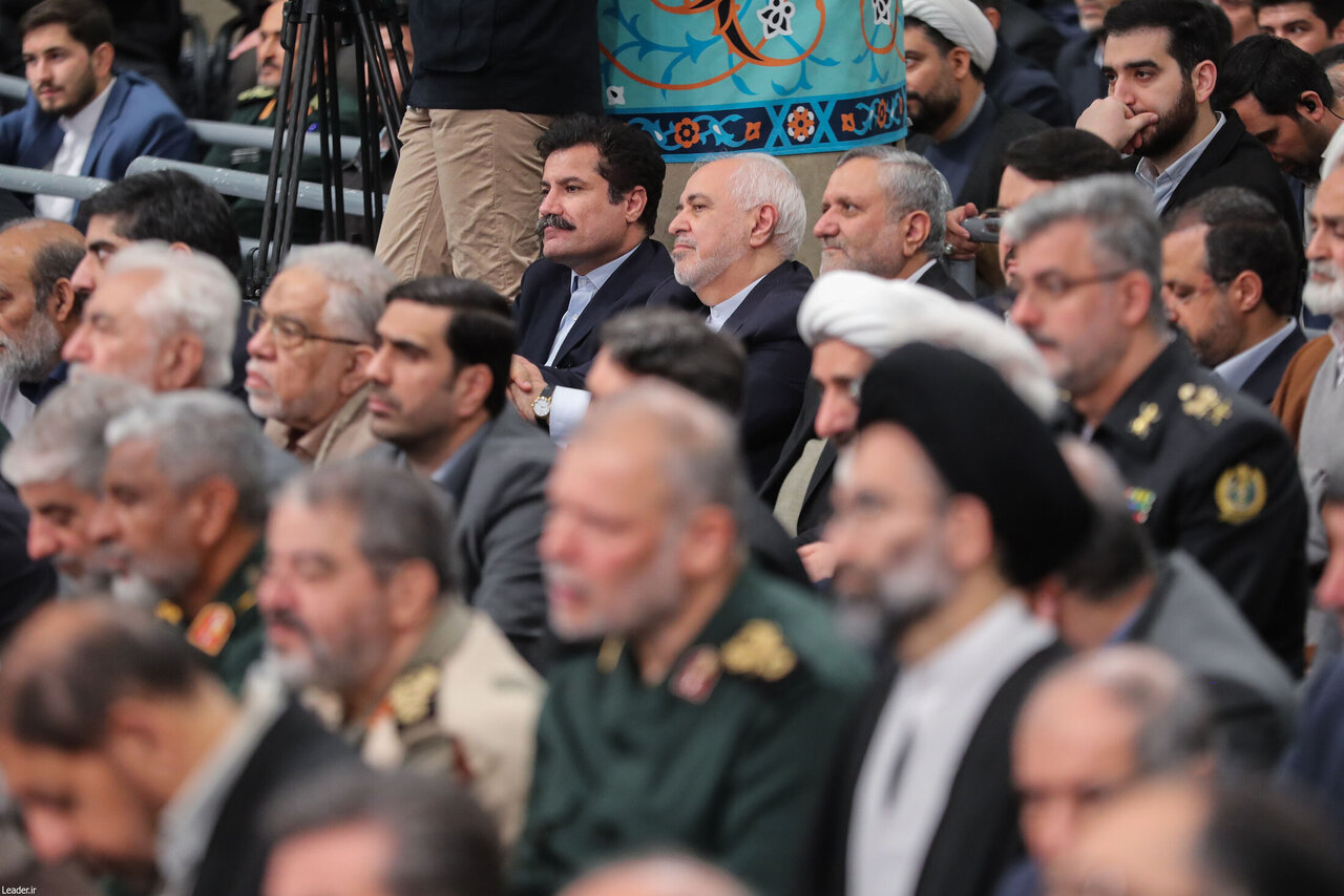 تصویری از خندههای ظریف در کنار معاون اهل سنت پزشکیان در دیدار رمضانی رهبری با کارگزاران نظام/ بذرپاش هم بود