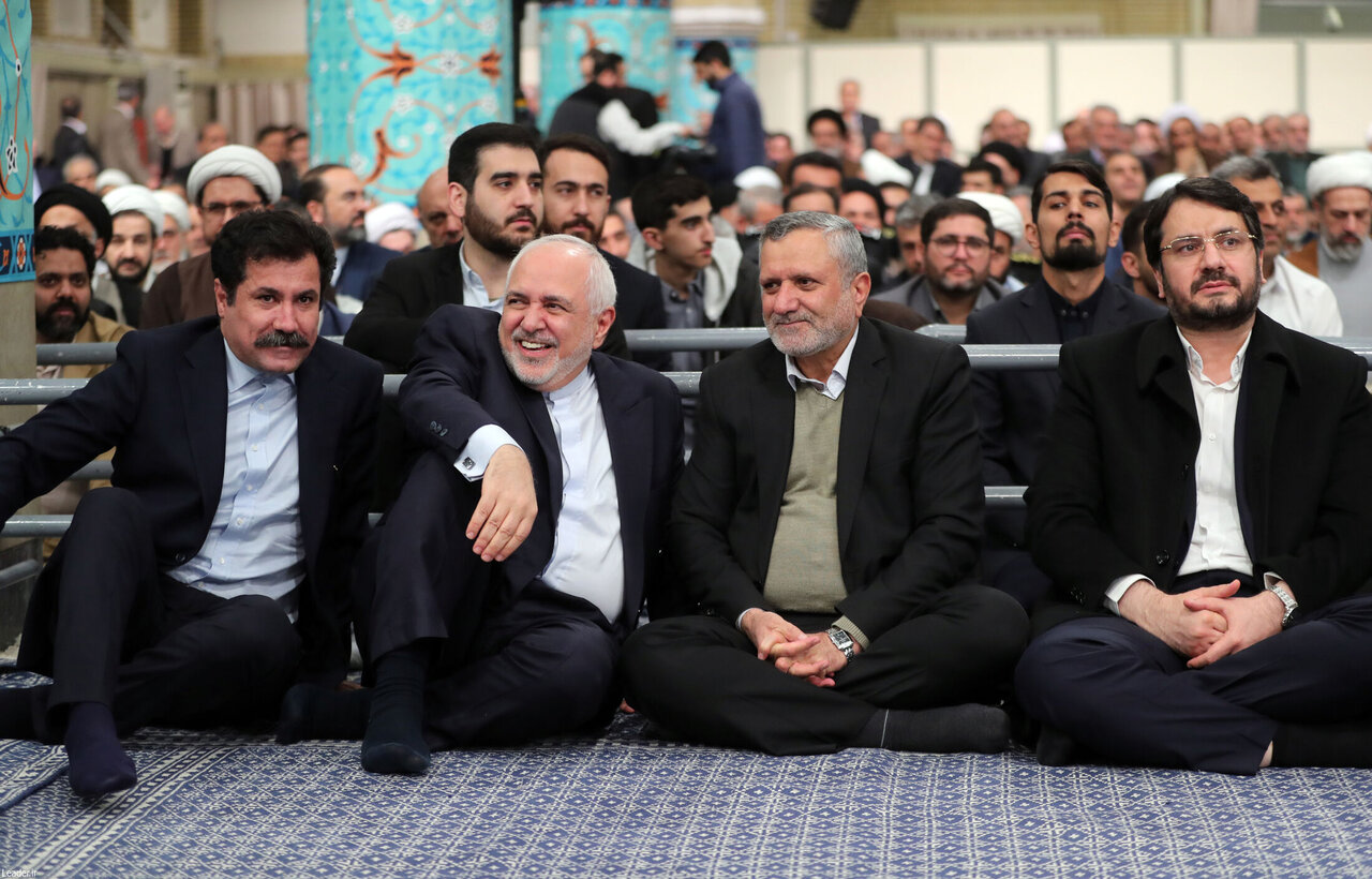 تصویری از خندههای ظریف در کنار معاون اهل سنت پزشکیان در دیدار رمضانی رهبری با کارگزاران نظام/ بذرپاش هم بود