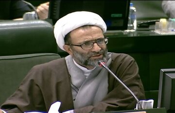 انتقاد عضو هیئت رئیسه مجلس از مصوبه دولت درباره قیمت بنزین / شرط برای پیوستن به CFT خلاف قانون مجلس است