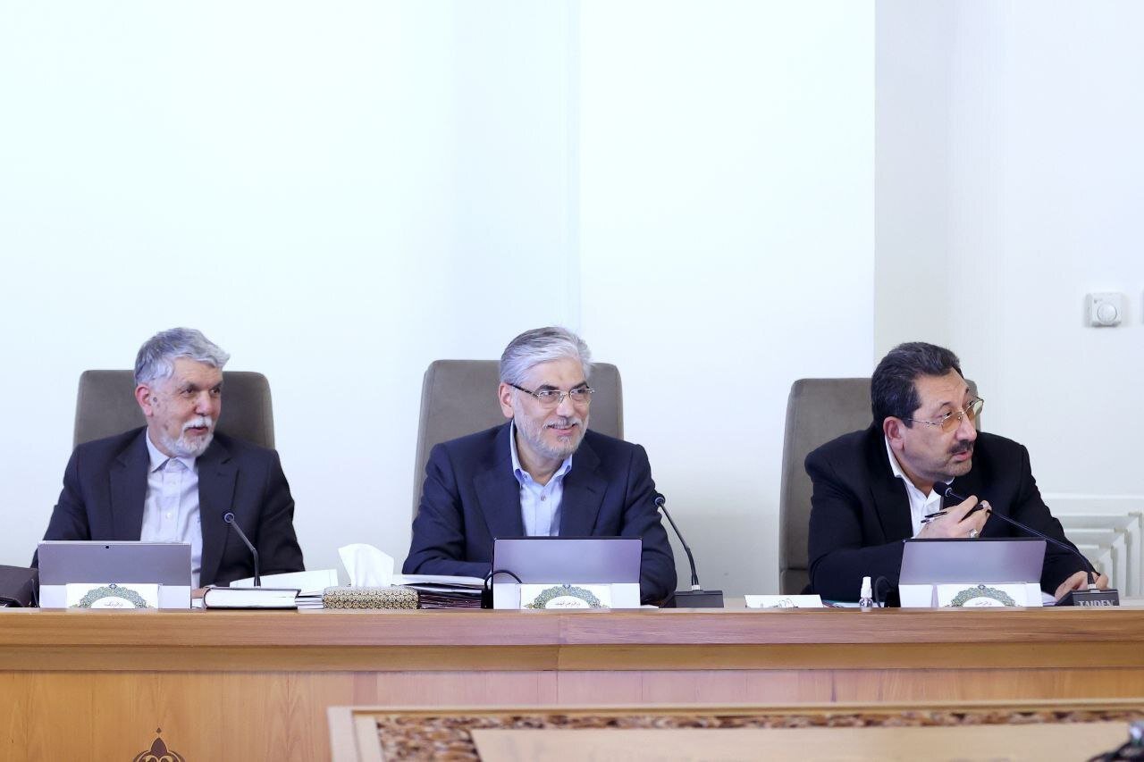 تصاویری از جلسه امروز هیئت دولت و صندلی خالی ظریف و همتی
