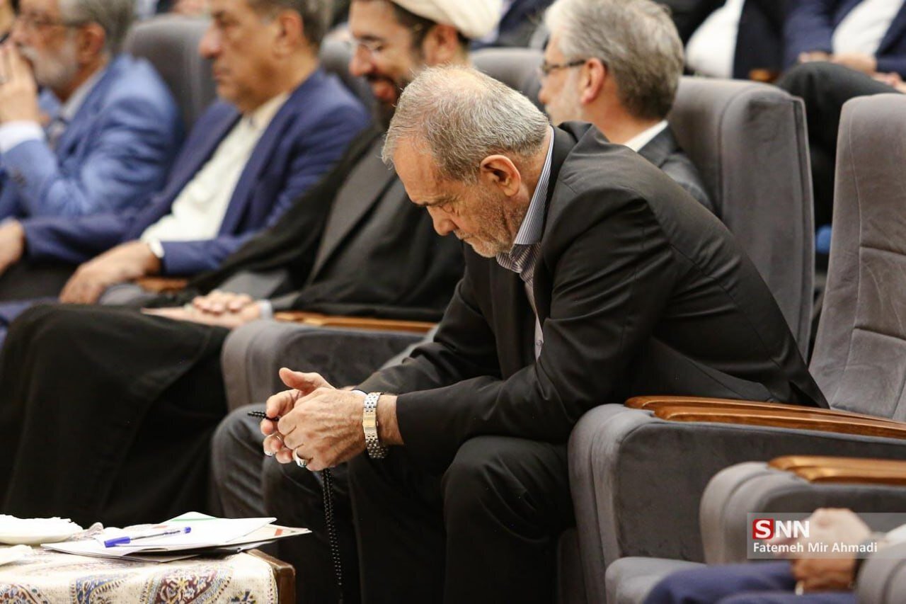 «دولت» زیر سایه حواشی «دولت»/ هزینهسازی اطرافیان پزشکیان چگونه به چالش درونی کابینه تبدیل شده است؟ «دولت» زیر سایه حواشی «دولت»/ هزینهسازی اطرافیان پزشکیان چگونه به چالش درونی کابینه تبدیل شده است؟