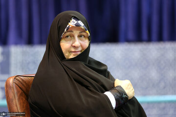 روایت عروس امام خمینی(ره) از جایگاه زنان در اندیشه ایشان؛برای ارسال پیام به شوروی یک «خانم» را انتخاب کردند/تلویزیون زمان پخش خبر خانم دباغ را حذف کرد روایت عروس امام خمینی(ره) از جایگاه زنان در اندیشه ایشان؛برای ارسال پیام به شوروی یک «خانم» را انتخاب کردند/تلویزیون زمان پخش خبر خانم دباغ را حذف کرد