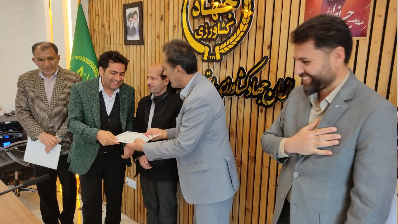 برگزاری  نمایشگاه گلخانهسازی، گل، گیاه و ماهیان زینتی در شهرکرد