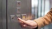 ببینید | وقتی خبرنگاران مراسم رئیس‌جمهور در آسانسور گیر می‌افتند!