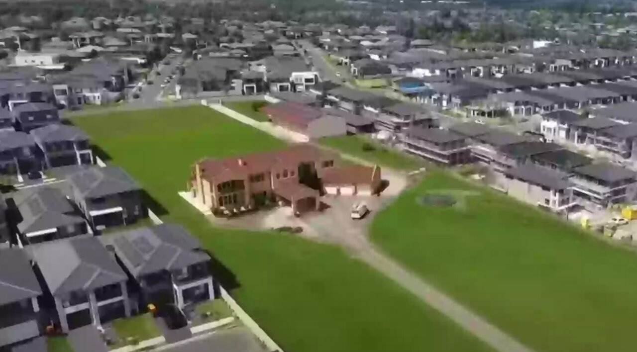 متفاوتترین مزرعه جهان اینجاست؛ وسط یک شهرک مسکونی/ عکس