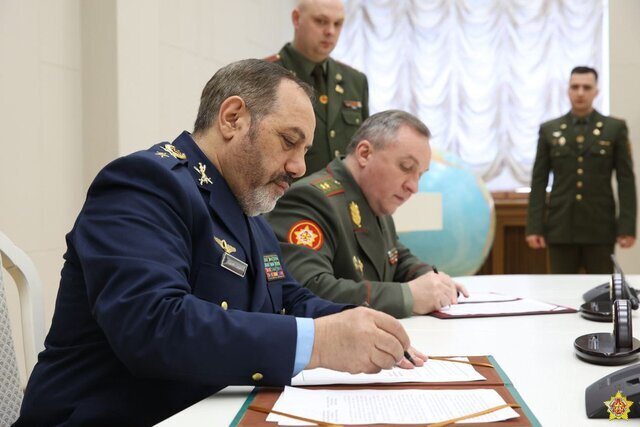 وزرای دفاع ایران و بلاروس سند همکاری دفاعی امضا کردند + جزئیات و عکس