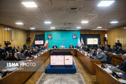 انتقاد روزنامه اطلاعات از مصوبه دولت برای افزایش تعرفه گمرکی: جوان ایرانی نباید خودرو و موبایل و لپ‌تاپ خوب داشته باشد؟