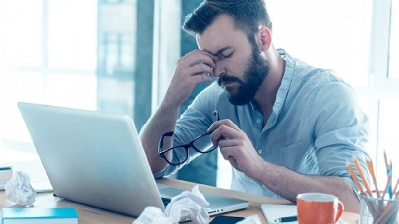 چگونه عزت نفس پایین را تشخیص دهیم و آن را تقویت کنیم؟