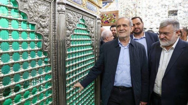 پزشکیان به زیارت رفت +تصویر