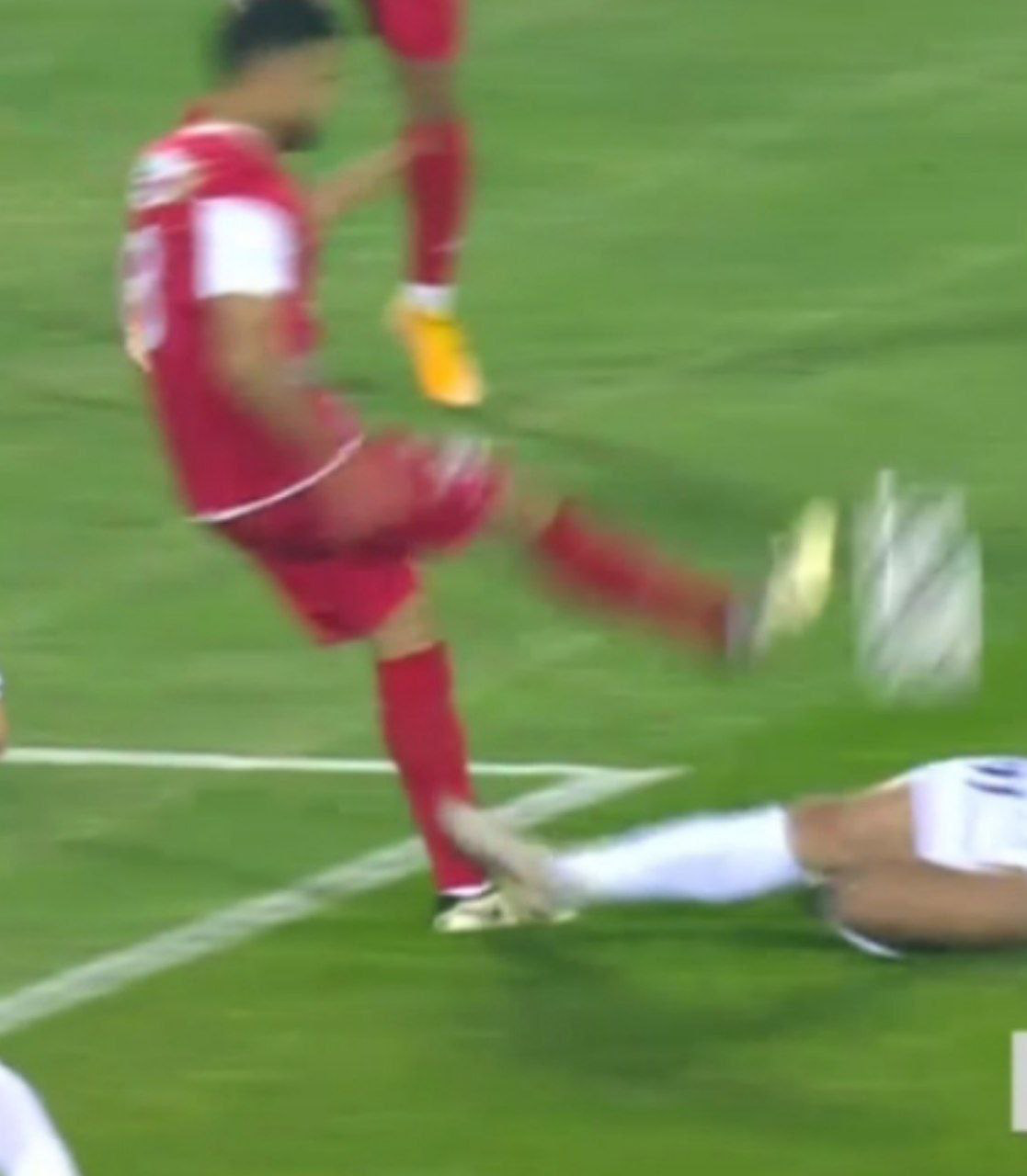 عکس| فرار مدافع استقلالی از کارت قرمز مقابل پرسپولیس