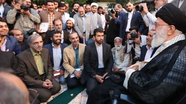از مقرب‌ترین‌ها نزد آقا؛ فاضل نظری بود که چندان هم در گفتمان انقلاب نمی‌گنجد/ ما شعرا دو چندان متاثر و شکسته‌دلیم