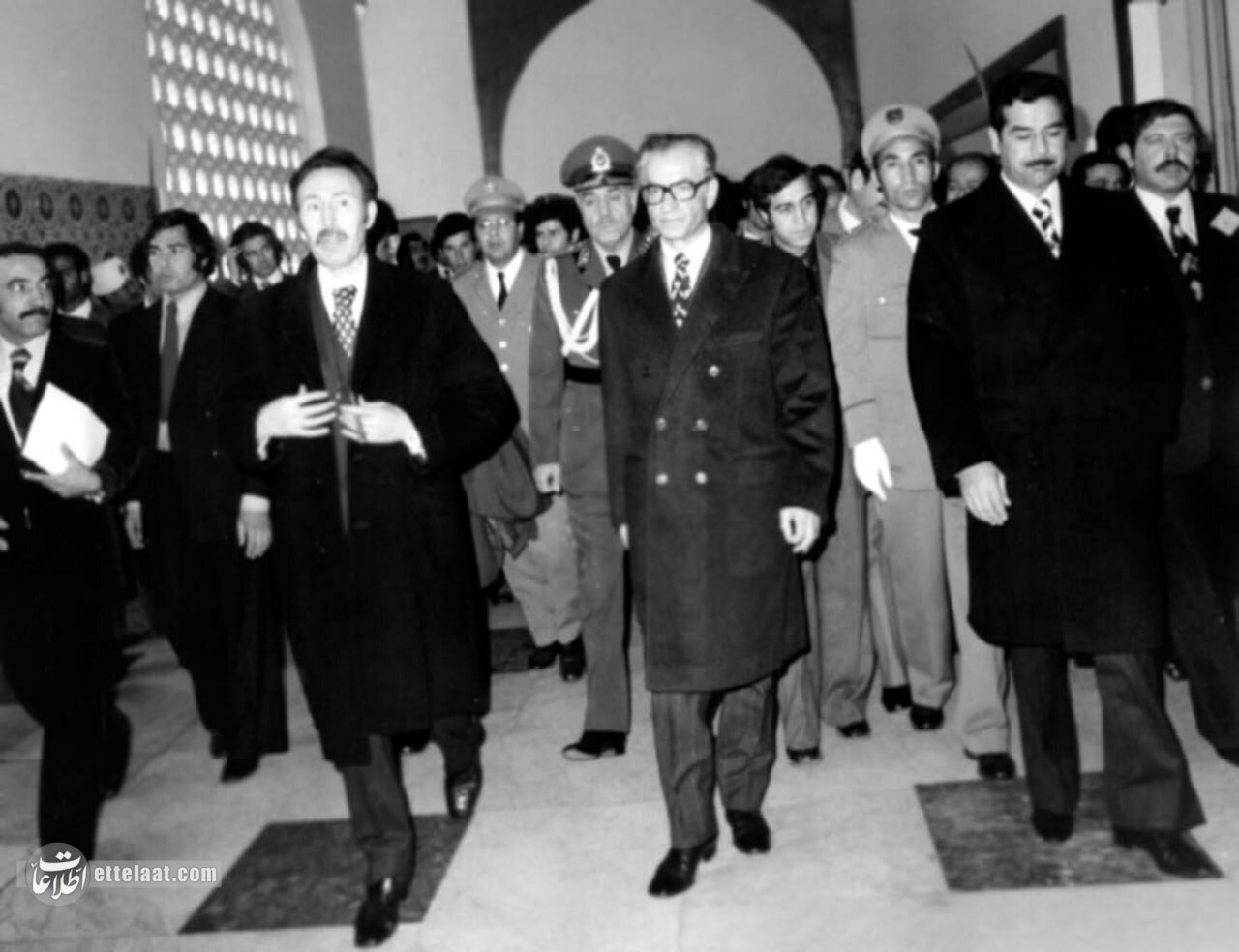 در ملاقات ۳۰۰ دقیقهای شاه و صدام حسین چه گذشت؟