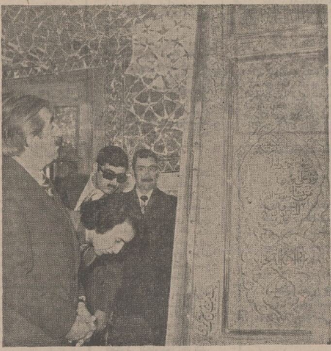 هدیه طلایی فرح دیبا به آستان قدس + عکس