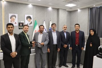تجلیل اعضای شورای اسلامی شهرکرد از «محمدحسین واحدیان» شهردار پایتخت نمد ایران