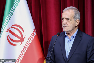 دولت پزشکیان و پنج وعدهای که با خود به 1404 برد