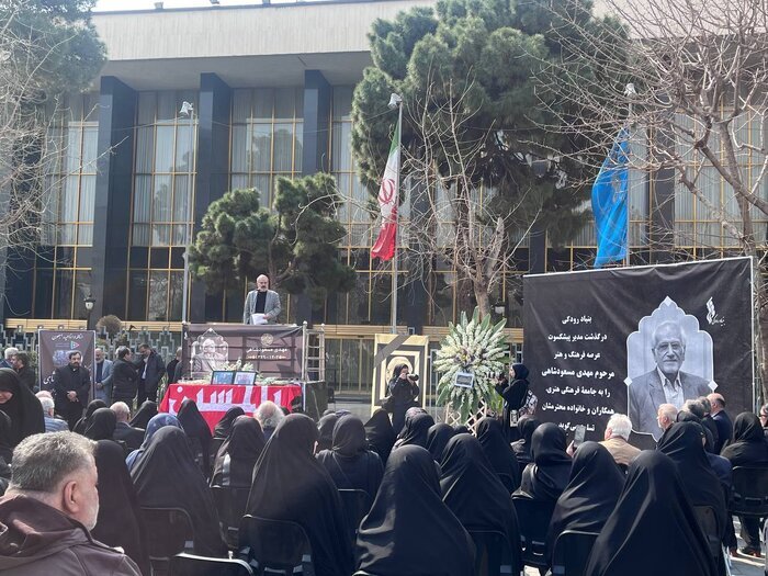 از حضور مدیران صبور پرهیز نکنیم/ مسعودشاهی مظلوم زندگی کرد