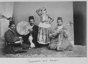 عکس/ سفر به عصر قاجار؛ از پسرک رقاص تا دختران نوازنده