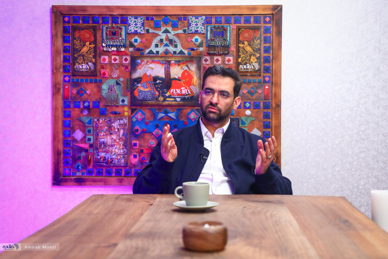 آذری جهرمی: برخی در دولت چشم دیدن من را ندارند / رئیس جمهور شدنم، پروژه مخالفان دولت بود / بخاطر فیلترینگ دعوا کردم اما استعفا نه! 4
