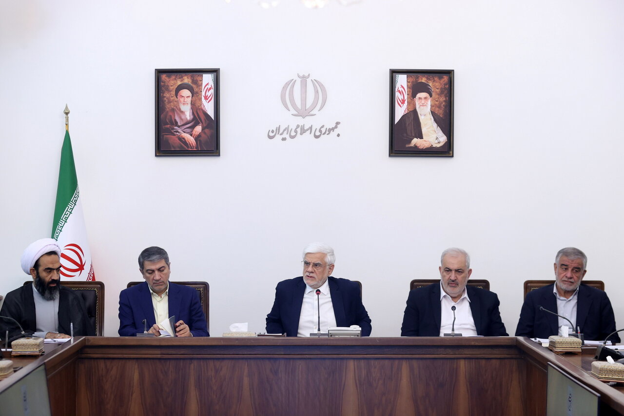 نقدعلی نماینده تندرو مجلس همنشین عارف شد + عکس 2