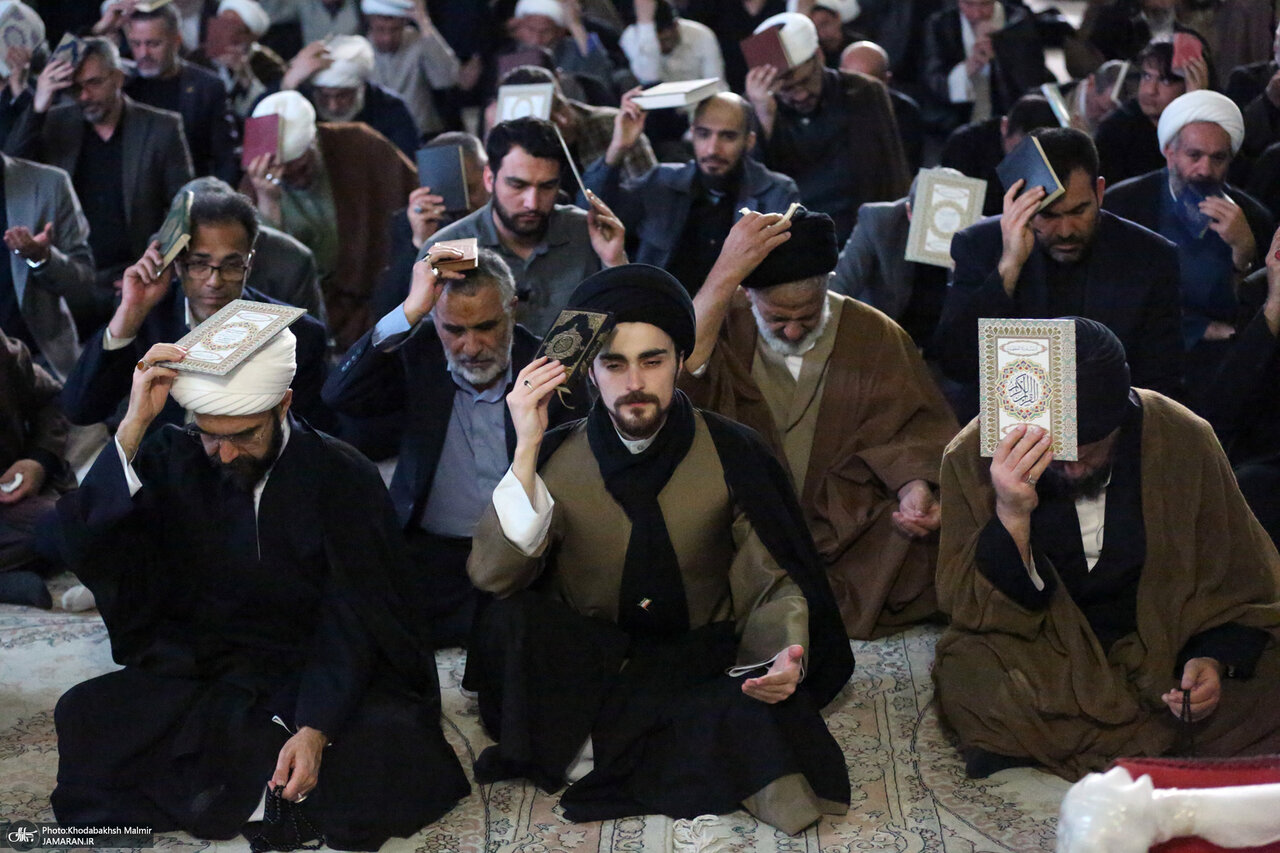تصاویری از سیدحسن خمینی، در کنار پسر و نوه‌اش / مراسم احیا شب نوزدهم در حرم امام خمینی 4