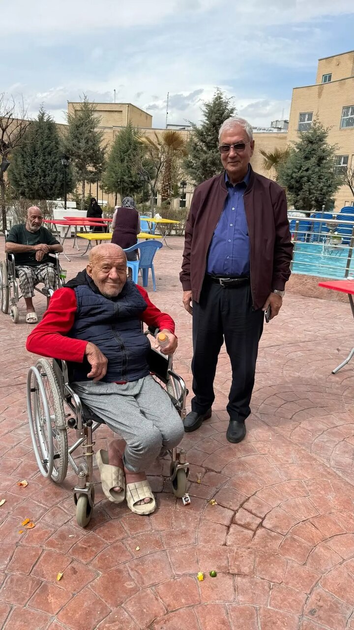 دستیار رئیس جمهور در خانه سالمندان