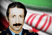 تصویری از فرمانده نیروی هوایی ارتش در خانه شهید خلعتبری