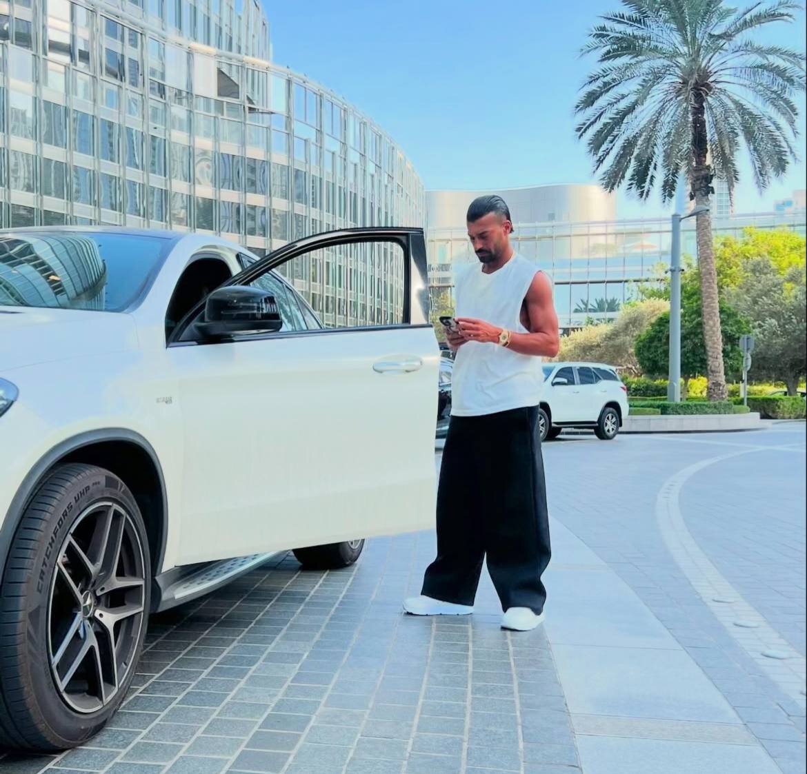 عکس | تعطیلات لاکچری رامین رضاییان در دبی