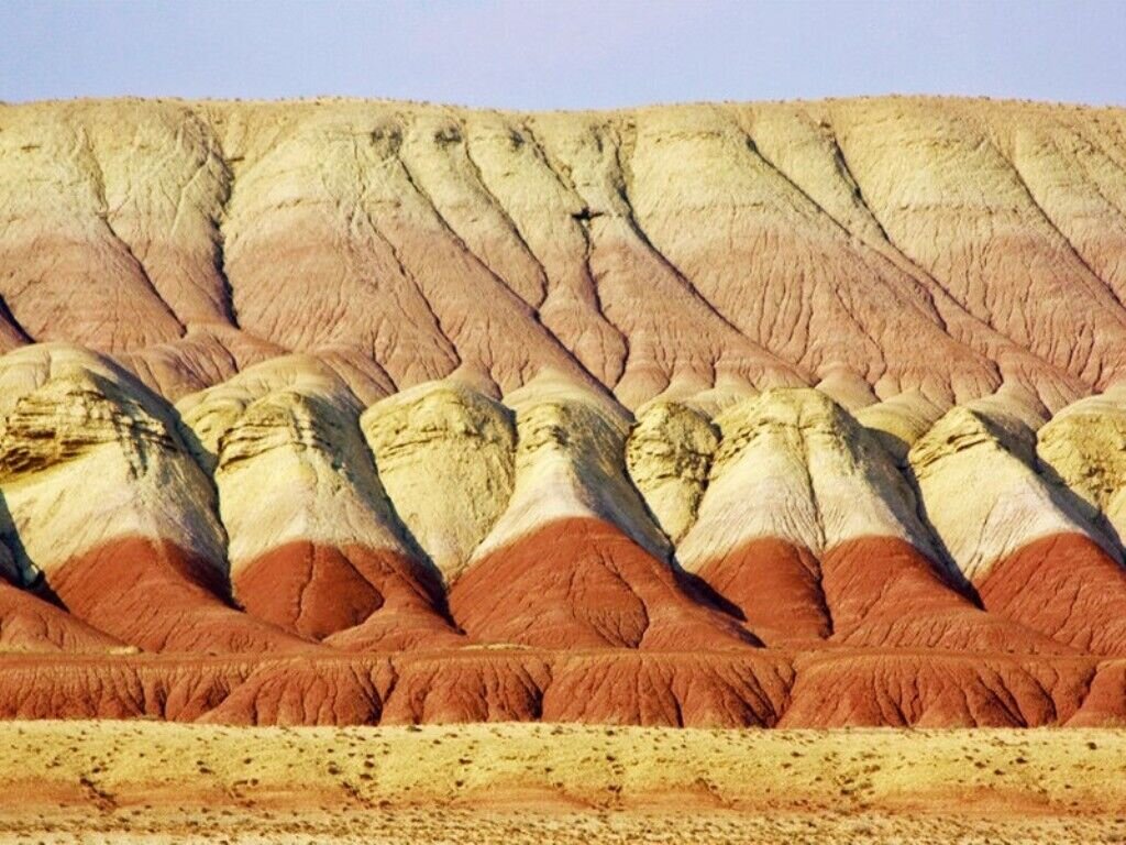 گردشگری بیخ گوش تهران؛ تپههای رنگی و چشمنواز