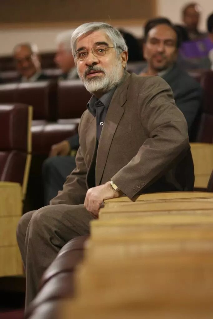 عکسهای کمتر دیده شده از میرحسین موسوی یک سال قبل از انتخابات ۸۸