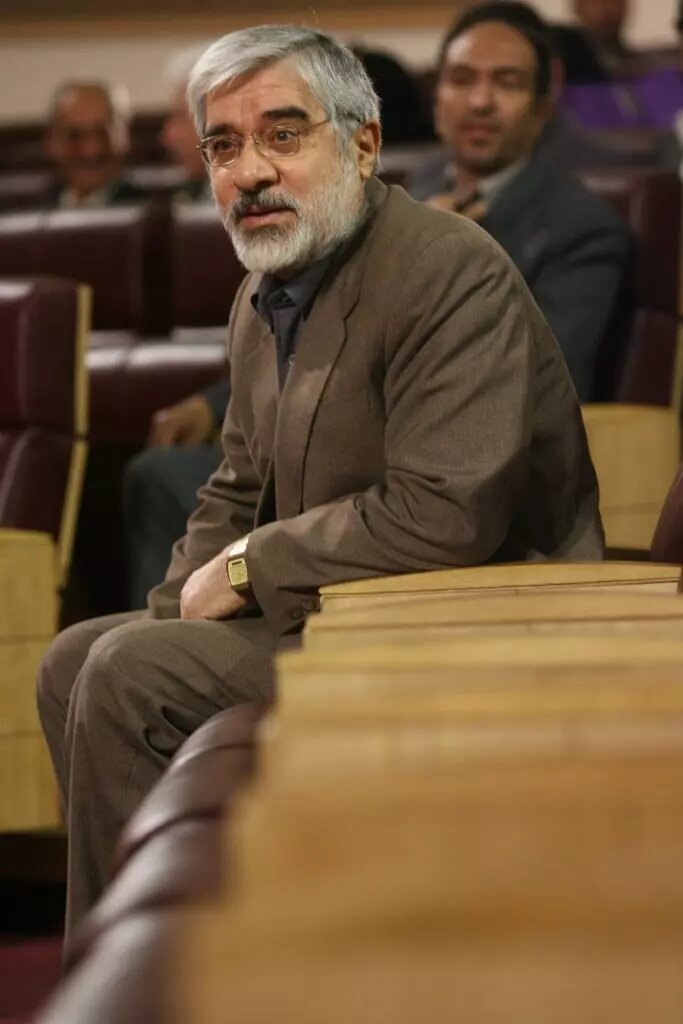 عکسهای کمتر دیده شده از میرحسین موسوی یک سال قبل از انتخابات ۸۸