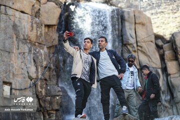 بازدید گردشگران از آثار تاریخی همدان