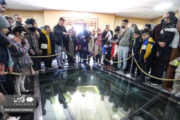 بازدید گردشگران از آثار تاریخی همدان